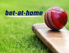 Das Logo von bet-at-home und eine Cricket Szene.